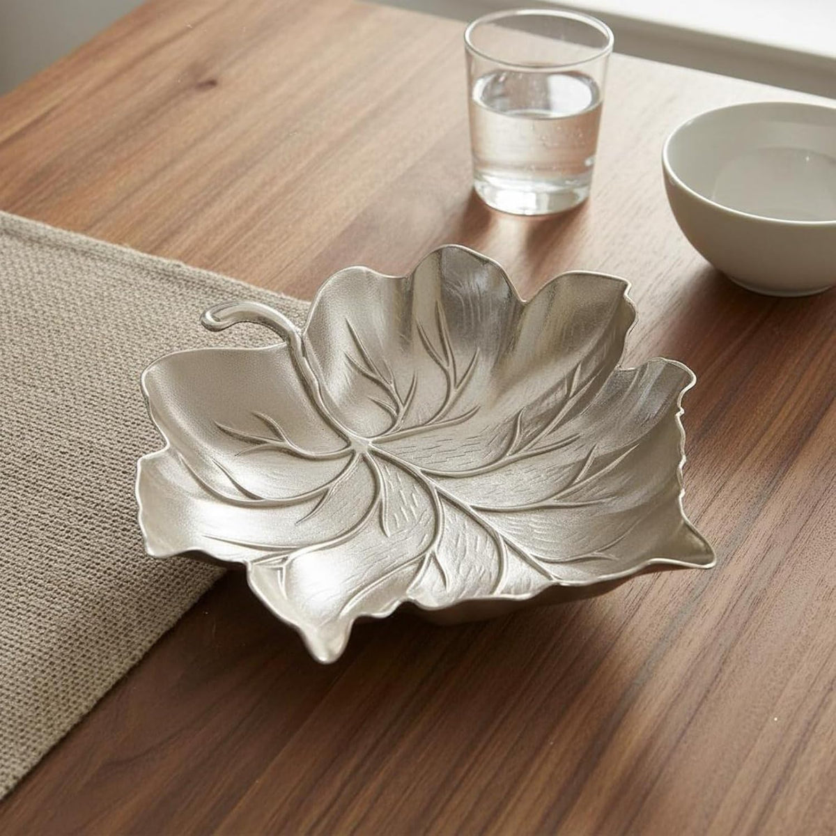 Decorative Tray Zinc Alloy Leaf Dish Metal Jewelry Holder Home for Entryway Living Room Suitable for Gift Giving Desk Organization, Silver