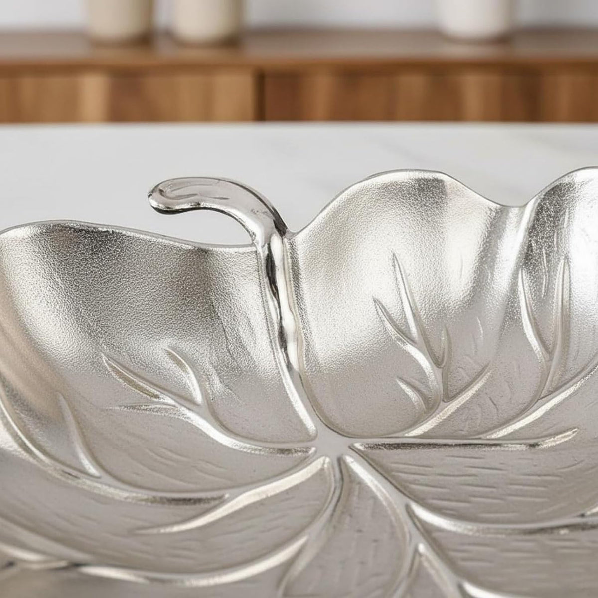 Decorative Tray Zinc Alloy Leaf Dish Metal Jewelry Holder Home for Entryway Living Room Suitable for Gift Giving Desk Organization, Silver