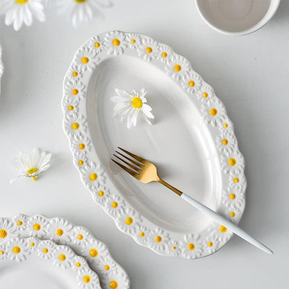 WAYUTO Ceramic Daisy Flat Plate Embossed Dessert Dish Small Daisy Edge Relief Dinnerware Steak Plate Irregular Dining Dish for Soup Crockery Kitchen Decoration Tableware Household Wedding