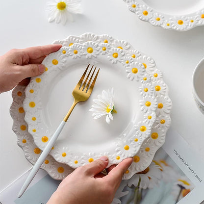 WAYUTO Ceramic Daisy Flat Plate Embossed Dessert Dish Small Daisy Edge Relief Dinnerware Steak Plate Irregular Dining Dish for Soup Crockery Kitchen Decoration Tableware Household Wedding