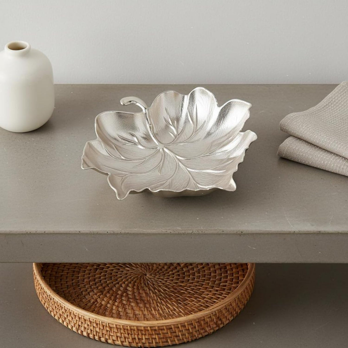 Decorative Tray Zinc Alloy Leaf Dish Metal Jewelry Holder Home for Entryway Living Room Suitable for Gift Giving Desk Organization, Silver