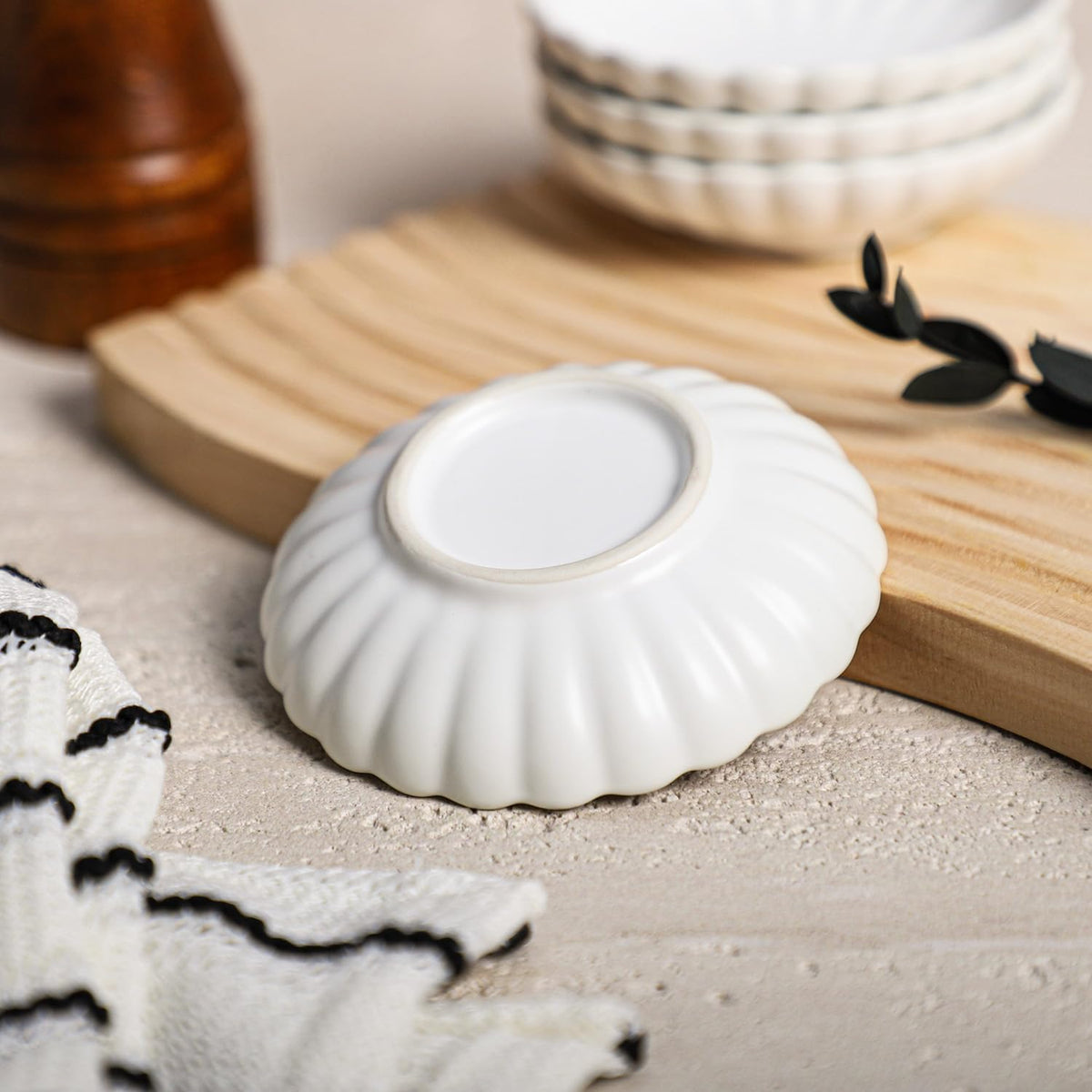 Gaolinci 3.5 Inches Flower Shape Ceramic Side Dishes, 4 Pcs Dipping Saucers