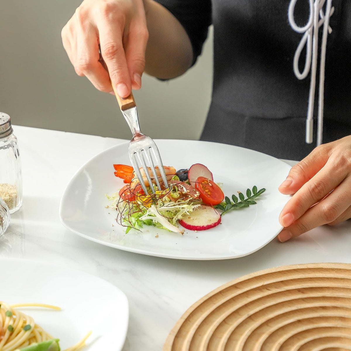 fMBB Ceramic White Dinner Plates Set of 4, Porcelain Square 7.5 inch Dessert Dishes, Serving Flat Plates Salad Dishes - Scratch Resistant, Dishwasher, Microwave, Oven Safe