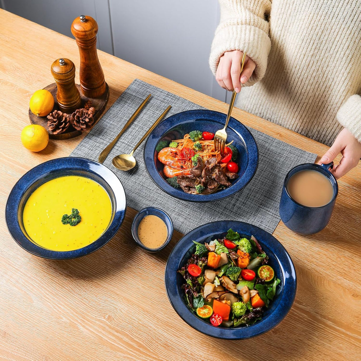vicrays Wide Rim Soup Bowls - 27oz Ceramic Pasta Plates Bowl Set of 4 for Gumbo Salad Spaghetti Dipping Bread Dishes Home Restaurant Use - Microwave Dishwasher Oven Safe - Blue